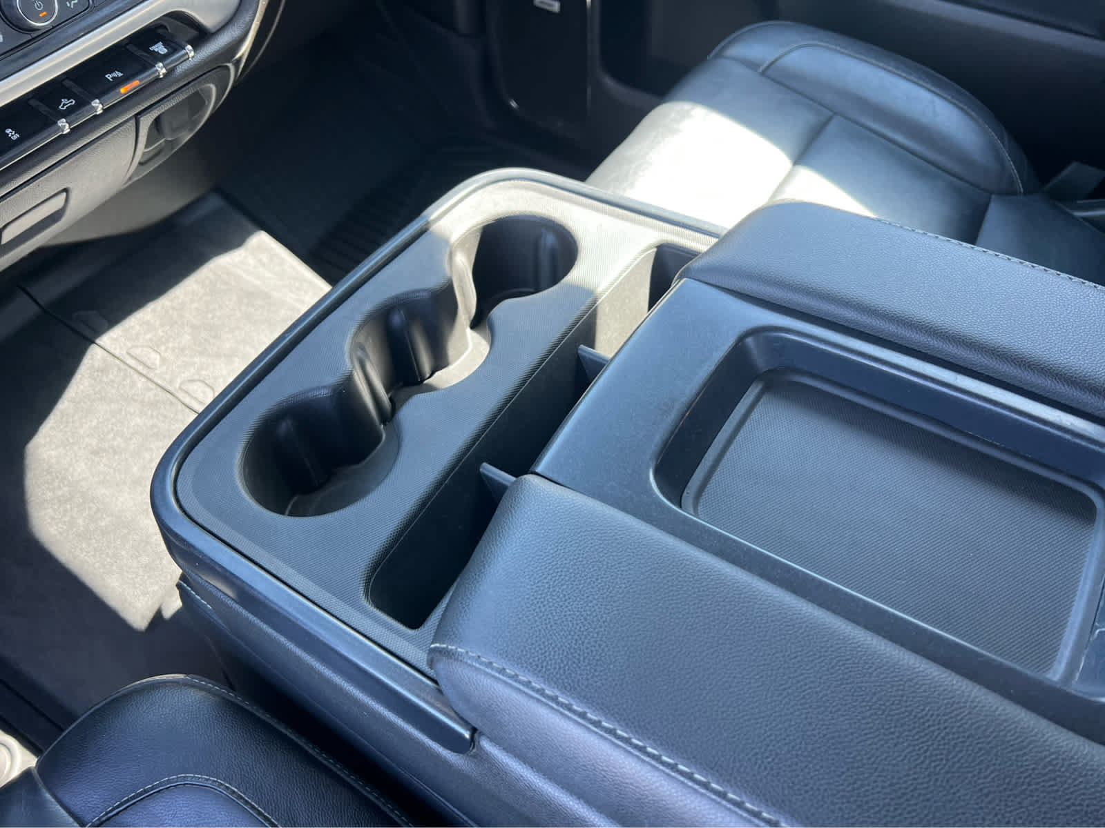 Used 2018 GMC Sierra 2500 SLT w/ Duramax Plus Package AWD/4WD image 33