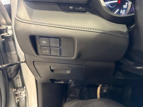 Used 2020 Toyota Highlander XLE FWD image 32