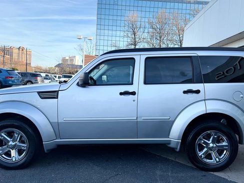 Used 2011 Dodge Nitro SXT image 4