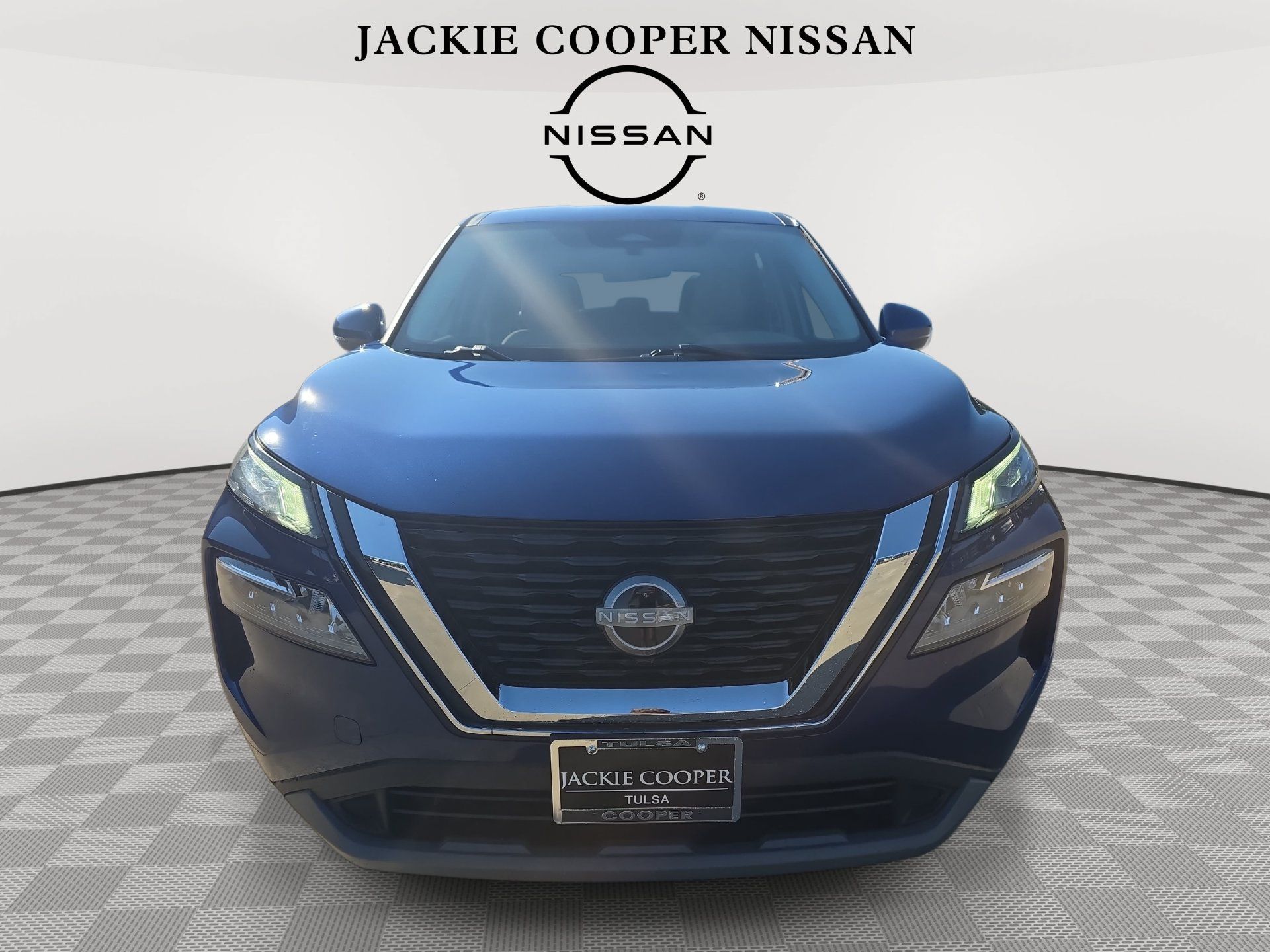 Used 2023 Nissan Rogue SV FWD image 2