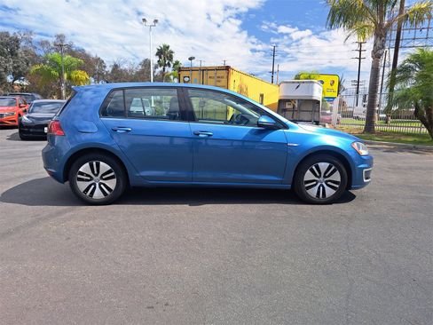 Used 2016 Volkswagen e-Golf SE image 4