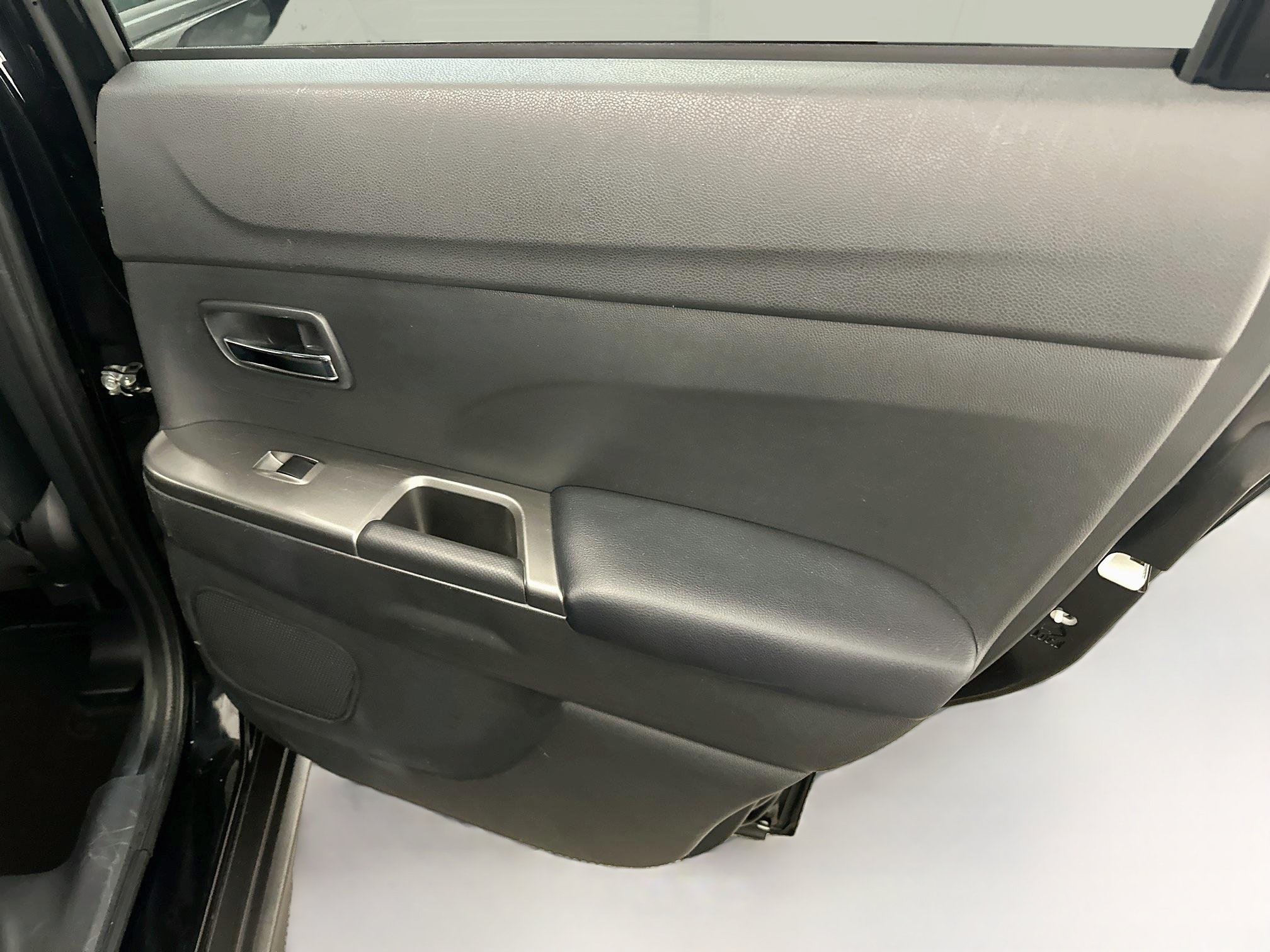 Used 2024 Mitsubishi Outlander Sport AWD image 30