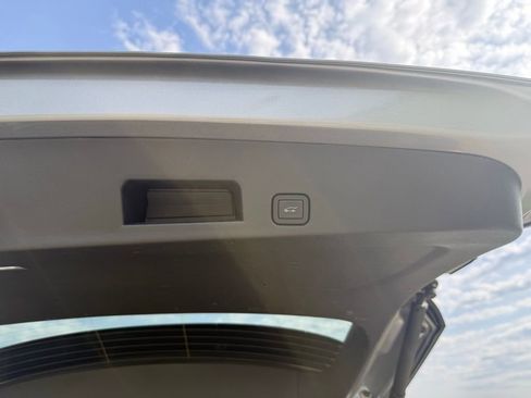 Used 2025 Buick Enclave Sport Touring image 7