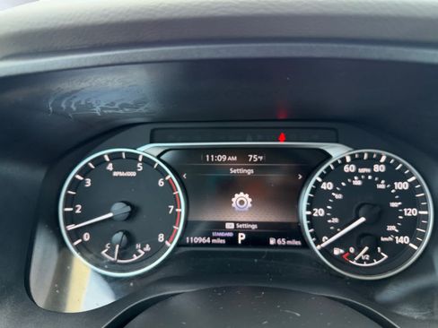 Used 2023 Nissan Rogue SV FWD image 5