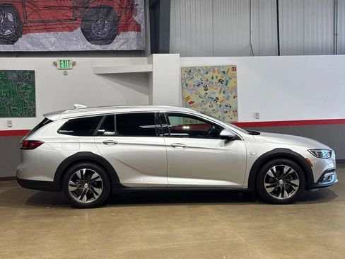 Used 2018 Buick Regal Essence w/ Sights and Sounds Package AWD/4WD image 42