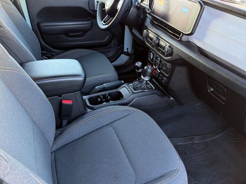 Used 2024 Jeep Wrangler Willys image 15