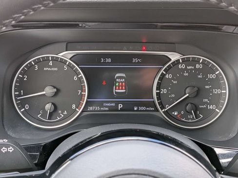Used 2025 Nissan Pathfinder SL FWD image 36