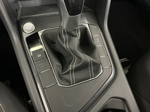 Used 2023 Volkswagen Tiguan SE image 14