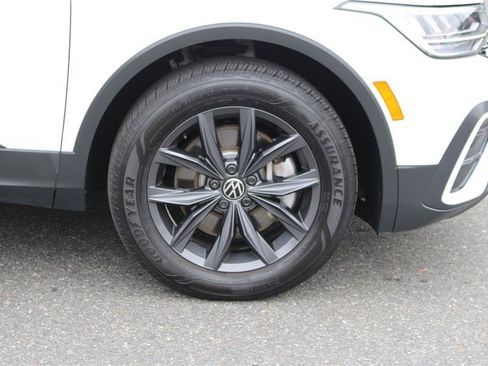 Used 2024 Volkswagen Tiguan SE image 10