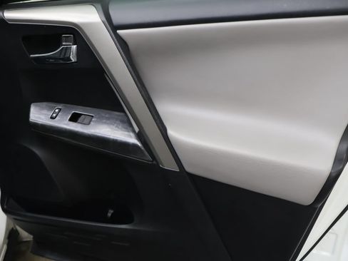 Used 2018 Toyota RAV4 Platinum FWD image 11