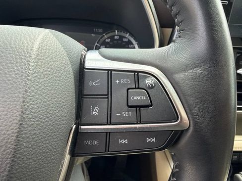 Used 2021 Toyota Highlander XLE FWD image 12