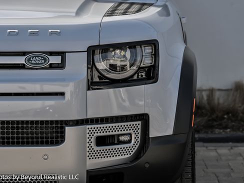 Used 2023 Land Rover Defender 130 SE image 9