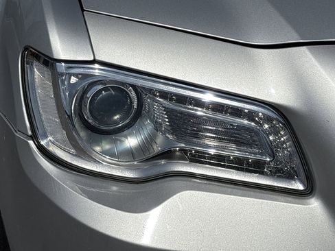 Used 2020 Chrysler 300 Limited image 11