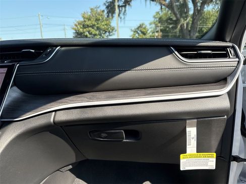 New 2025 Jeep Grand Cherokee L Limited w/ Luxury Tech Group II image 34