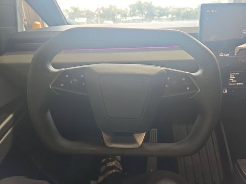 Used 2025 Tesla Cybertruck AWD Crew Cab image 15