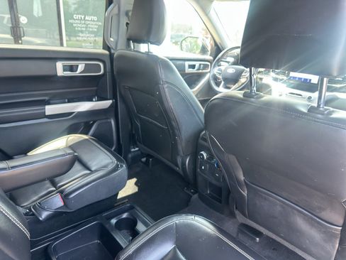 Used 2021 Ford Explorer XLT w/ Equipment Group 202A AWD/4WD image 13