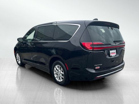 New 2026 Chrysler Pacifica Select image 8