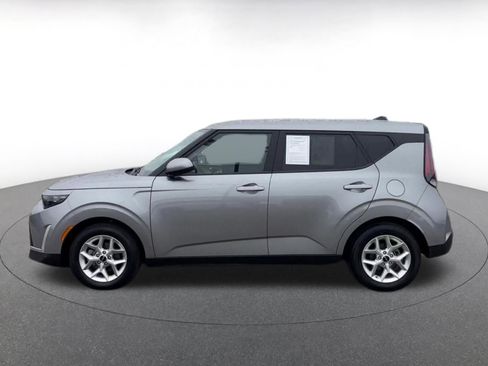 Used 2025 Kia Soul LX w/ LX Technology Package FWD image 9