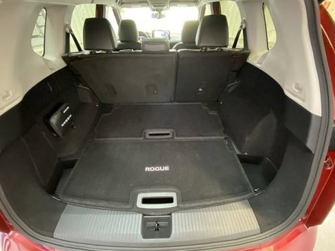Used 2025 Nissan Rogue SL FWD image 30