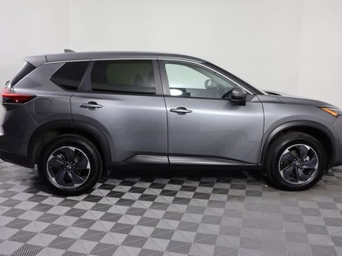 Used 2024 Nissan Rogue SV image 9