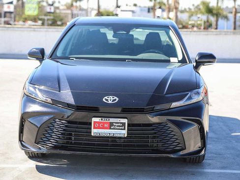 Used 2025 Toyota Camry LE image 3