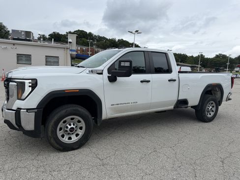 Used 2024 GMC Sierra 3500 Pro w/ Convenience Package AWD/4WD image 3