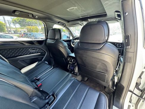 Used 2022 Bentley Bentayga AWD/4WD image 24