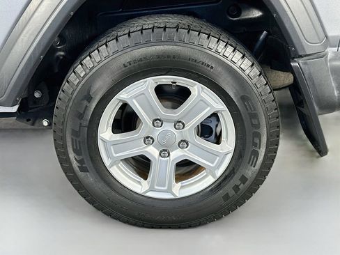 Used 2018 Jeep Wrangler Sport AWD/4WD image 32