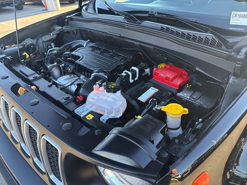 Used 2023 Jeep Renegade Latitude w/ Sun & Fun Group image 27