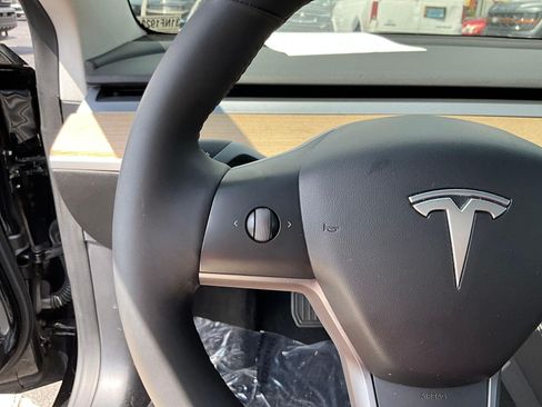 Used 2022 Tesla Model 3 Long Range AWD/4WD image 10