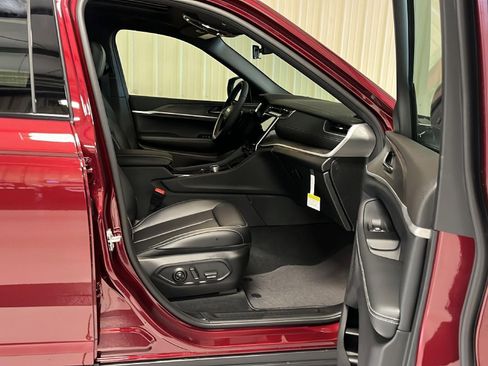 New 2025 Jeep Grand Cherokee L Limited image 15