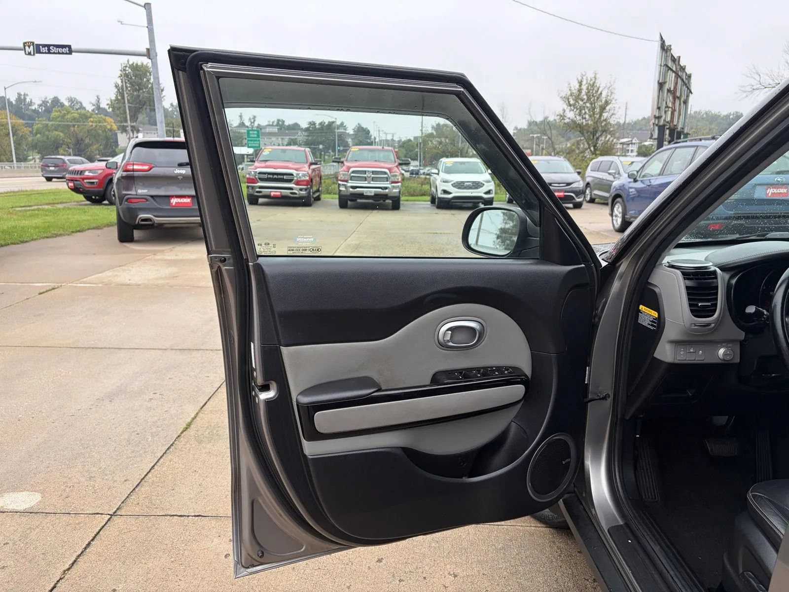 Used 2016 Kia Soul + w/ Primo Package FWD image 11