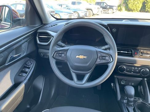 Used 2025 Chevrolet TrailBlazer LT image 28