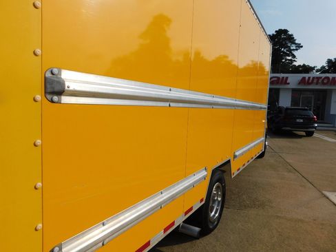 Used 2022 Ford E-350 and Econoline 350 Super Duty RWD image 11