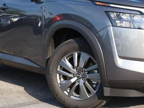 Certified 2025 Nissan Pathfinder SV w/ SV Premium Package FWD image 3