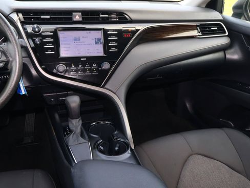 Used 2020 Toyota Camry LE FWD image 10