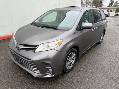 Used 2018 Toyota Sienna XLE Premium w/ Carpet Mat Package