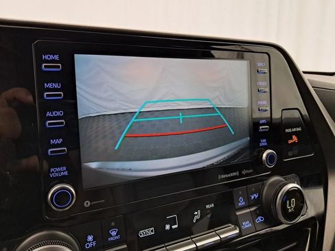 Used 2021 Toyota Highlander XLE FWD image 22