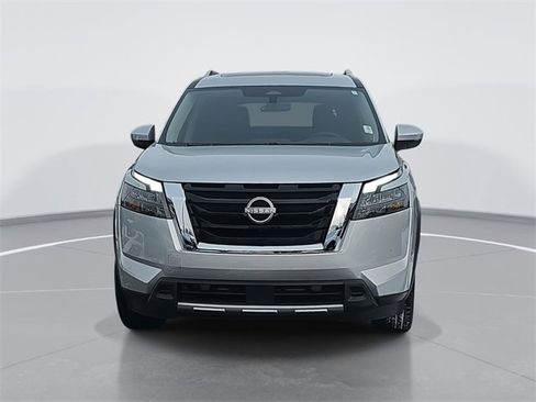 Used 2025 Nissan Pathfinder Platinum image 8