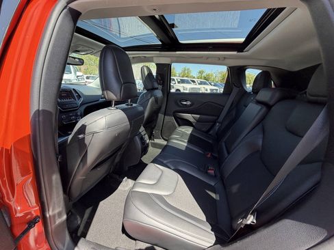 Used 2021 Jeep Cherokee Latitude Plus w/ Sun & Sound Group AWD/4WD image 12