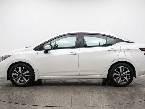 Used 2025 Nissan Versa SV image 5