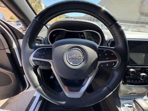 Used 2019 Jeep Grand Cherokee Overland AWD/4WD image 2