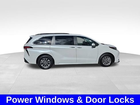 Used 2024 Toyota Sienna XLE image 8