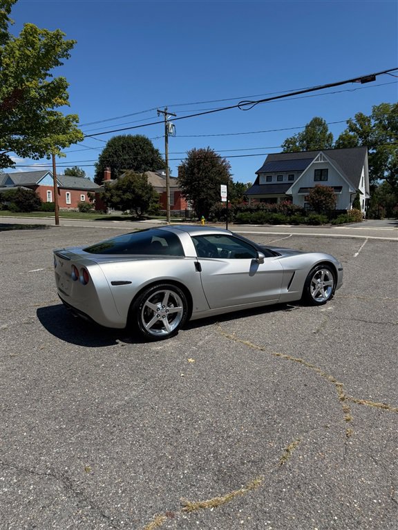 Used 2006 Chevrolet Corvette Coupe w/ Preferred Equipment Group RWD image 3
