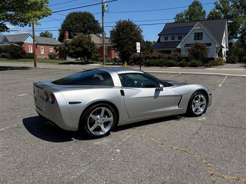 Used 2006 Chevrolet Corvette Coupe w/ Preferred Equipment Group RWD image 3