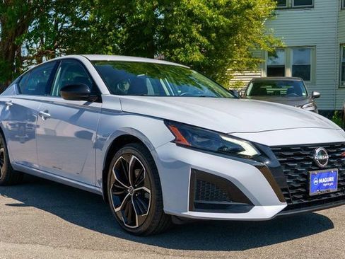 Used 2023 Nissan Altima 2.5 SR AWD/4WD image 4