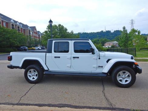 Used 2022 Jeep Gladiator Sport AWD/4WD image 9