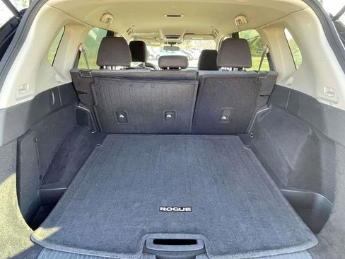 Used 2023 Nissan Rogue SV image 10