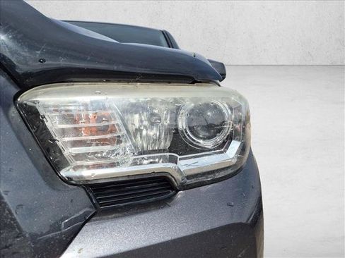 Used 2018 Toyota Tacoma SR5 RWD image 24