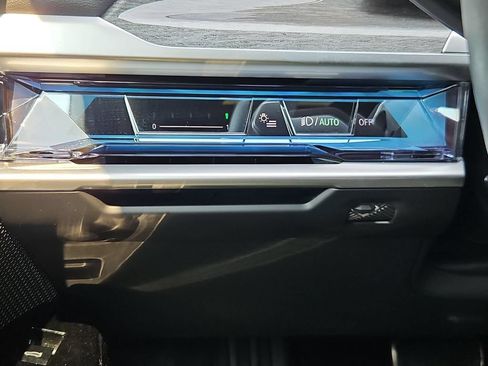 Used 2025 BMW 740i xDrive AWD/4WD image 18